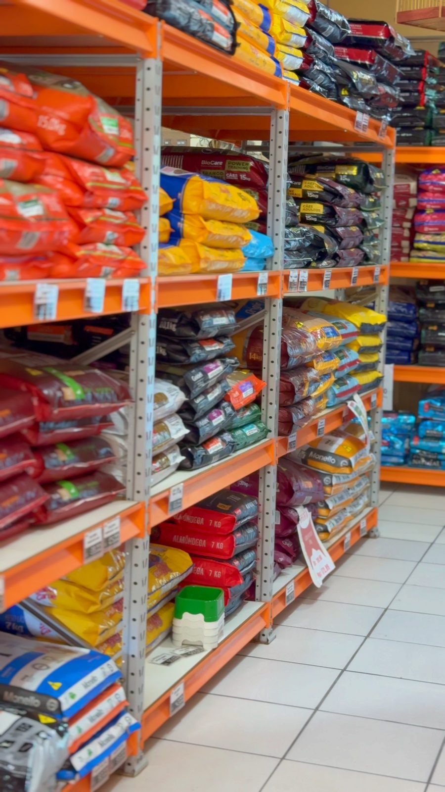 Corredor de rações do Agropet Miguel